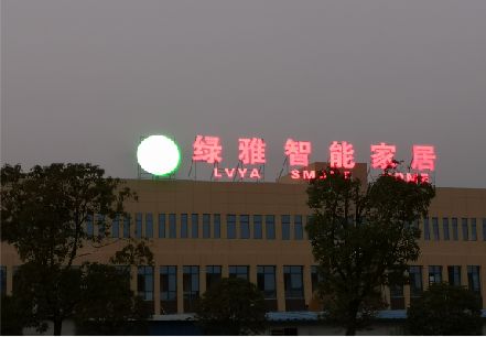 罗田楼顶冲孔发光字是怎么安装的?